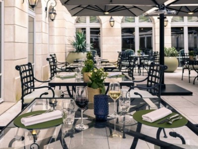 Set_de_table_rond_trente_centimetres_en_simili_cuir_recto_verso_colori_sauge_par_chez_elles_pro_pour_l_auberge_du_jeu_de_paume_chantilly2